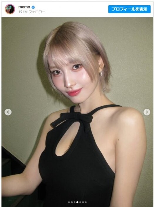 黒のミニドレス姿を披露したTWICE MOMO　※「MOMO」Instagram