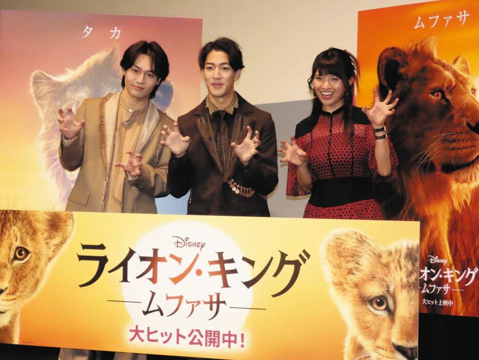 舞台あいさつを行った（左から）松田元太、尾上右近、ＭＡＲＩＡ－Ｅ