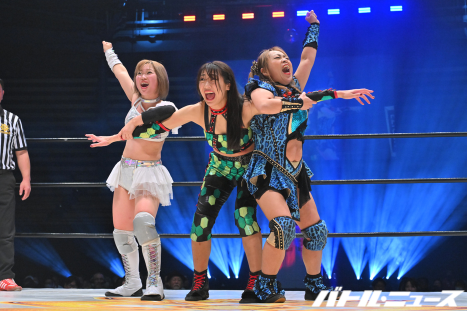 真白優希、勇気みなみ（南ゆうき）、星ハム子の元アイスリボンと現所属で「プロレスでハッピー！アイスリボン！」を叫んだ