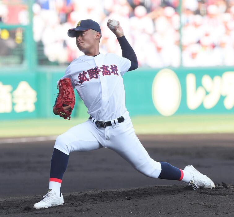 甲子園初勝利に貢献した菰野の栄田 人逢投手