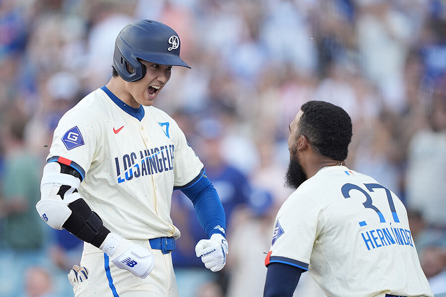 ドジャース・大谷翔平（左）と、ドジャースと契約したテオスカー・ヘルナンデス【写真：Getty Images】