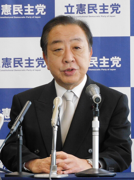 年頭の記者会見をする立憲民主党の野田佳彦代表＝４日、三重県伊勢市