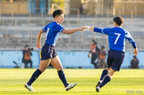 先制点を決めた（左）柴田健成 [写真]=須田康暉