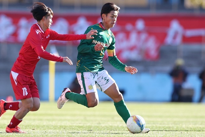 等々力でのデビュー戦を飾った静岡学園のキャプテン野田。写真：永島裕基