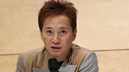 ともに番組を持っていた松本人志さんの“活動休止”に続いて、テレビから姿を消すことになってしまった中居正広さん（写真：時事）