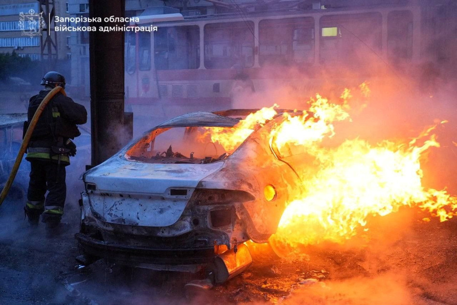 ウクライナ南東部ザポロジエ市で８日、ロシアの誘導爆弾を使った攻撃があり、少なくとも１３人が死亡、２９人が負傷した。同日撮影（２０２５年　ロイター/Head of Zaporizhzhia Regional Military Administration Ivan Fedorov via Telegram/Handout via REUTERS）