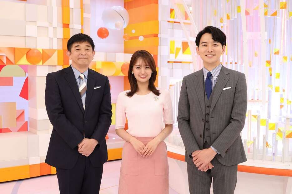 フジテレビ系「めざましテレビ」に出演する左から伊藤利尋アナ、井上清華アナ、生田竜聖アナ©フジテレビ