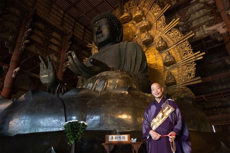 盧舎那仏の前で