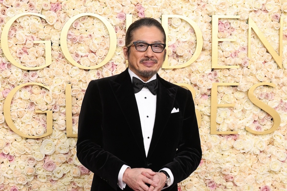 テレビドラマ部門で主演男優賞を受賞した真田広之は、ラルフ ローレンのタキシードを纏って登場。