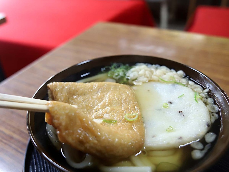 大阪のうどんと甘い油揚げはやっぱり相性ピッタリ