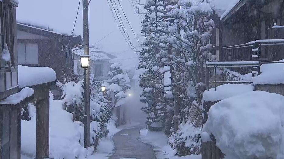 雪の野沢温泉村