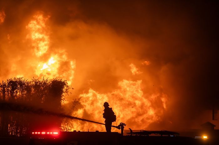 ロサンゼルスで大規模な山火事が発生した