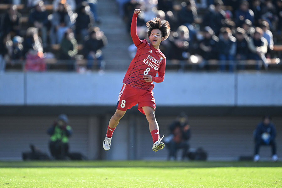 6点目を奪った流通経済大柏・亀田歩夢【写真：徳原隆元】