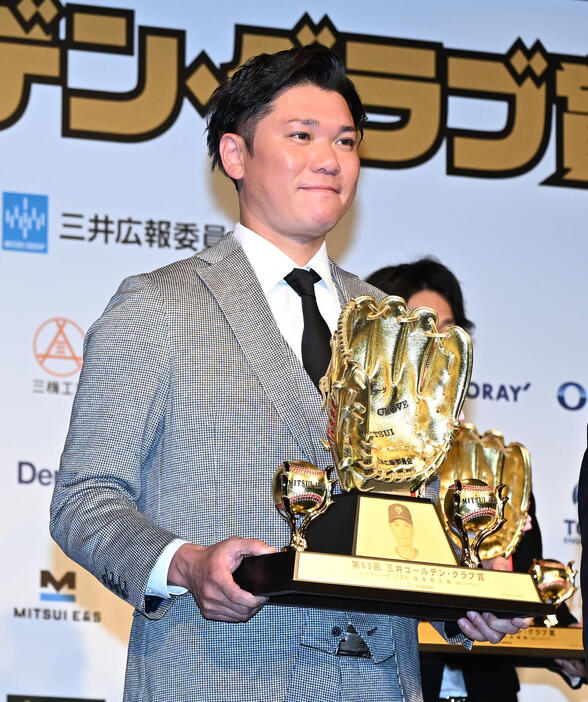 三井ゴールデン・グラブ賞を受賞した巨人坂本勇人（2024年11月28日撮影）