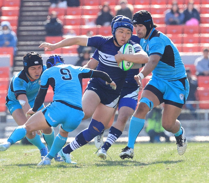 ＜第104回全国高等学校ラグビーフットボール大会　桐蔭学園・山梨学院＞後半、トライを決めた桐蔭学園・徳山（中央・13）（撮影・岸　良祐）