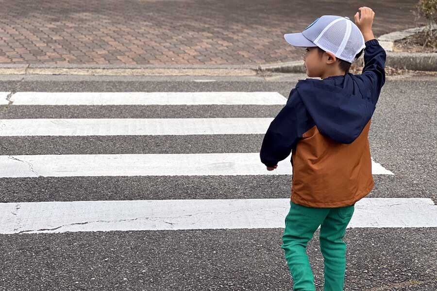 信号機のない横断歩道（画像：写真AC）