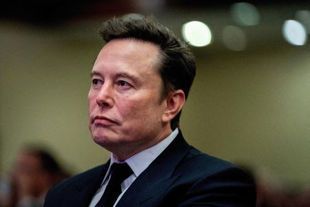 米実業家イーロン・マスク氏（写真）が、２月２３日のドイツ総選挙を前に、極右政党「ドイツのための選択肢（ＡｆＤ）」のワイデル共同党首と、自身が率いる「Ｘ」でライブ対談する公算が大きい。２０２４年１１月撮影（２０２５年　ロイター/ALLISON ROBBERT/Pool via REUTERS）