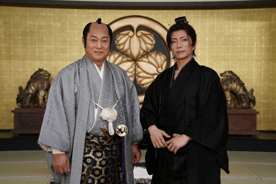 「新・暴れん坊将軍」で松平健（左）と初共演したGACKT