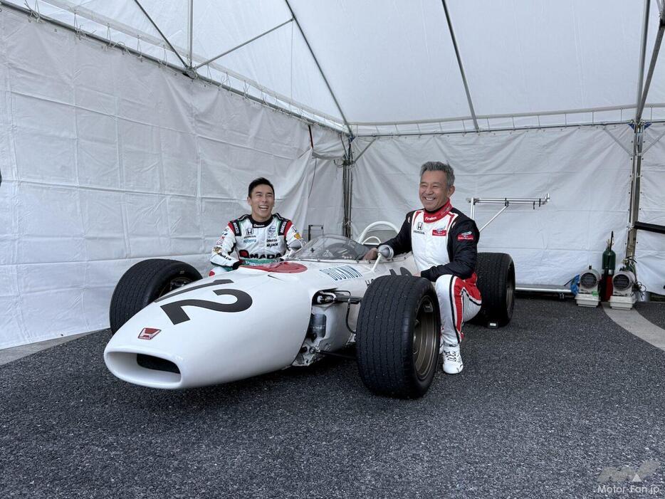 ホンダRA272 ドライバーは佐藤琢磨選手（左）と宮城光さん（右）