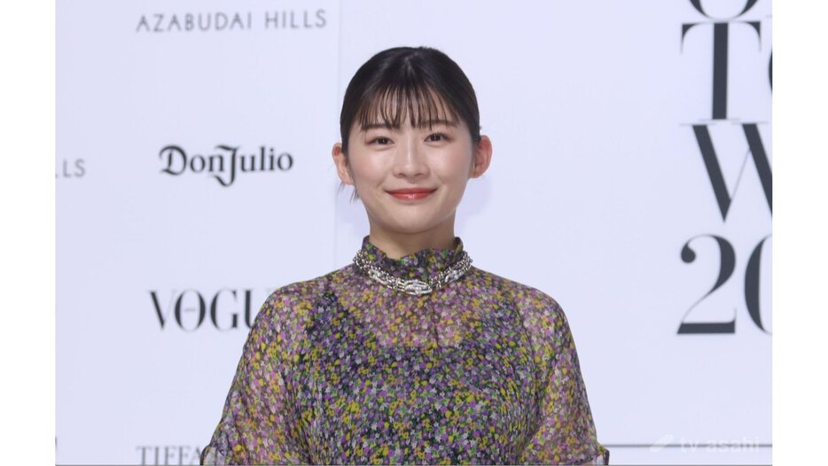 女優の伊藤沙莉が脚本家の蓬莱竜太氏と昨年末に結婚、ネットラジオで報告