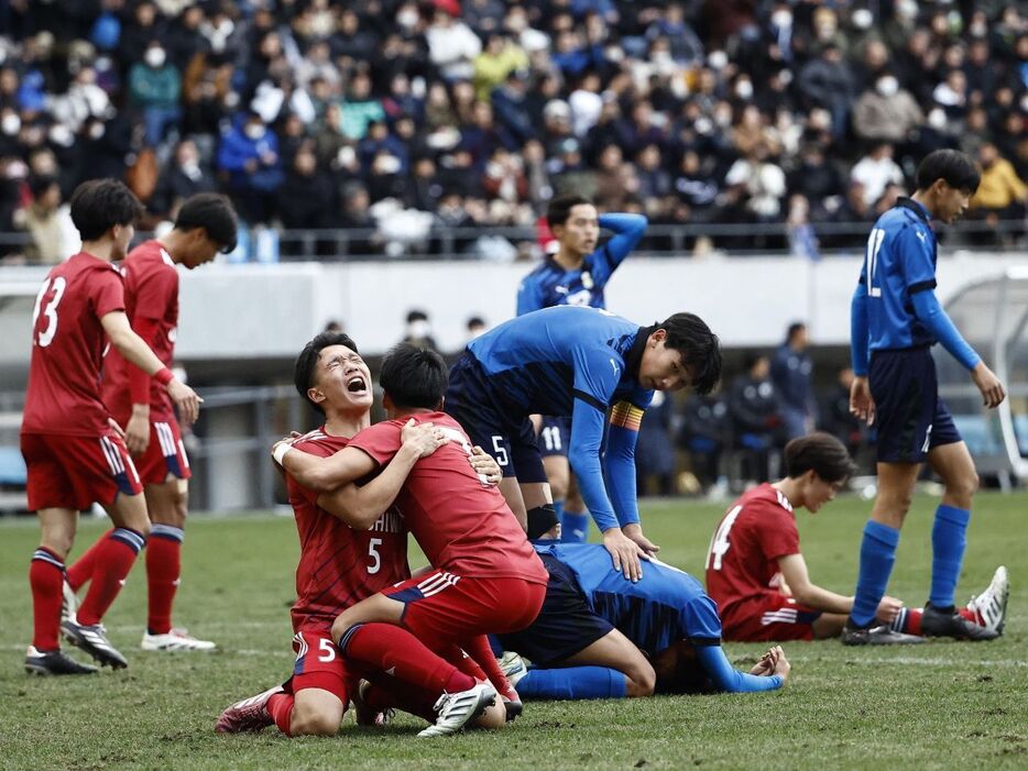 流通経済大柏が大津との大一番を制し、準々決勝進出を決めた(写真協力『高校サッカー年鑑』)(HIGH SCHOOL SOCCER YEARBOOK)