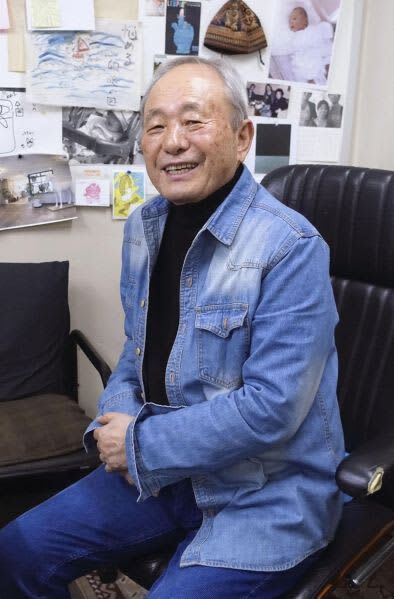 小田桐昭さんはイラストレーターとしても現役で活躍中だ＝２０２３年１月、東京・銀座