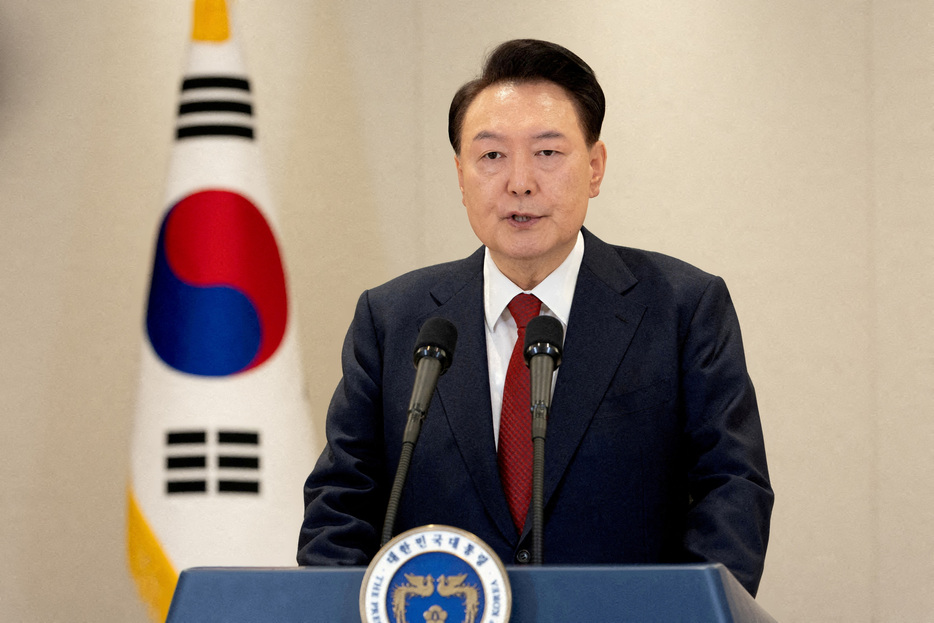 　１月９日、韓国の尹錫悦大統領（写真）は、国会による弾劾訴追を審理する憲法裁判所がたとえ自身の罷免を決定したとしても、それを受け入れる方針だ。２０２４年１２月撮影の提供写真（２０２５年　ロイター）