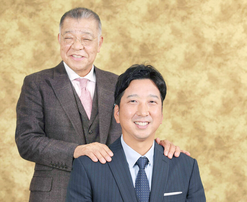 掛布雅之ＯＢ会長（左）と新春スペシャル対談を行った藤川球児監督（カメラ・岩田　大補）