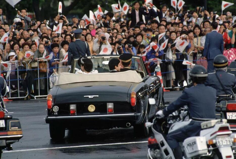 1993年6月9日、天皇皇后両陛下のご成婚。photography: Getty Images