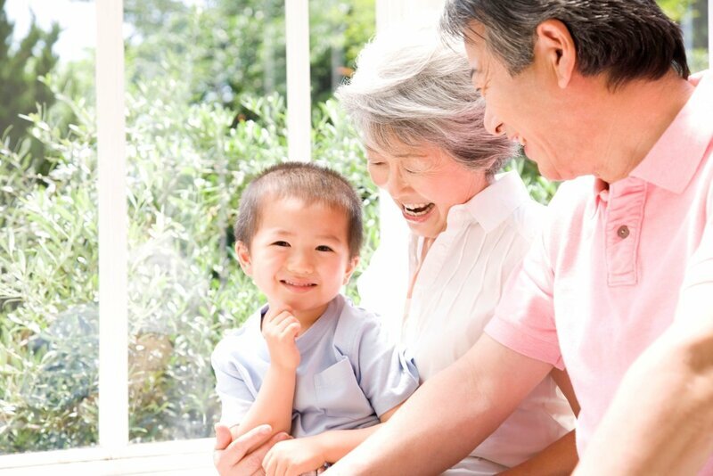 孫へのお年玉はいくらにしただろうか？（Photo: Adobe Stock）