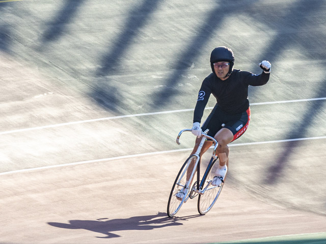 2024年5月5日、いわき平競輪「日本選手権競輪(G1)」で優勝した平原康多のウイニングラン(撮影:北山宏一)