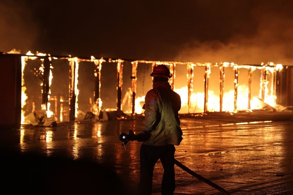 山火事が延焼している米カリフォルニア州ロサンゼルスでは被害が拡大している