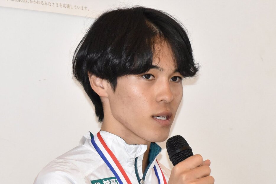 青学大の往路優勝会見で、婚約者の存在を明かした４区・太田蒼生