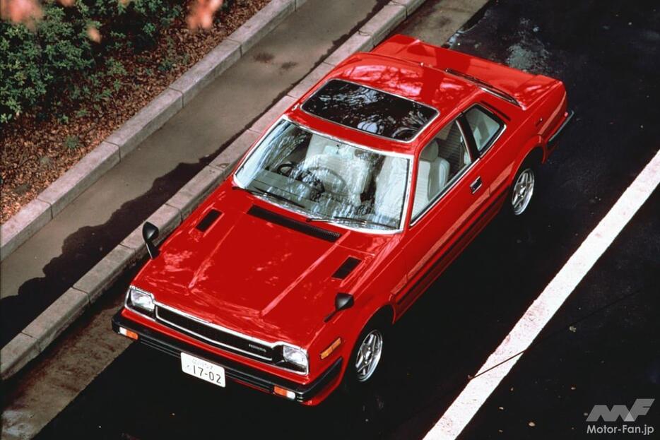 1980年に国産車初の電動サンルーフ搭載のホンダ初代「プレリュード」