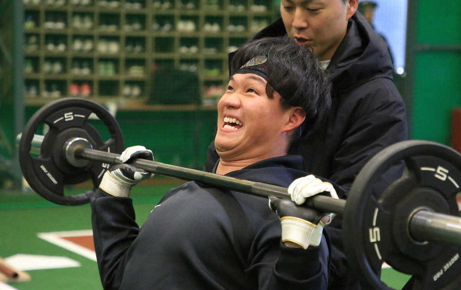 水戸市内で自主トレを公開した阪神・森下（撮影・西川祐介）