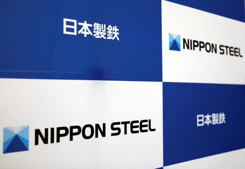 １月６日、日本製鉄株が軟調となっている。バイデン米大統領は３日、日本製鉄によるＵＳスチール買収を阻止することを決めたと発表し、嫌気する動きが先行している。写真は同社のロゴ。２０１９年３月、都内で撮影（２０２５年　ロイター/Yuka Obayashi）