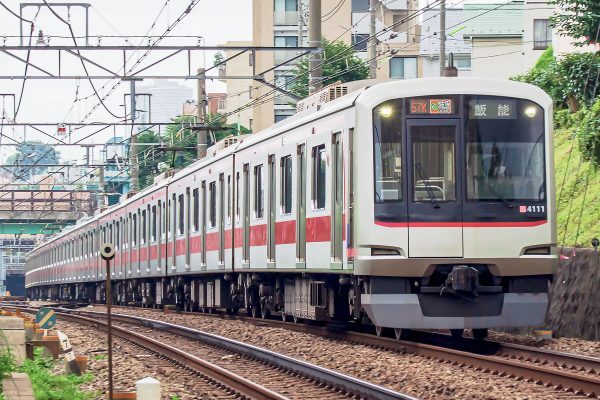 東急電鉄は2023年3月に運賃を値上げした（写真AC）。