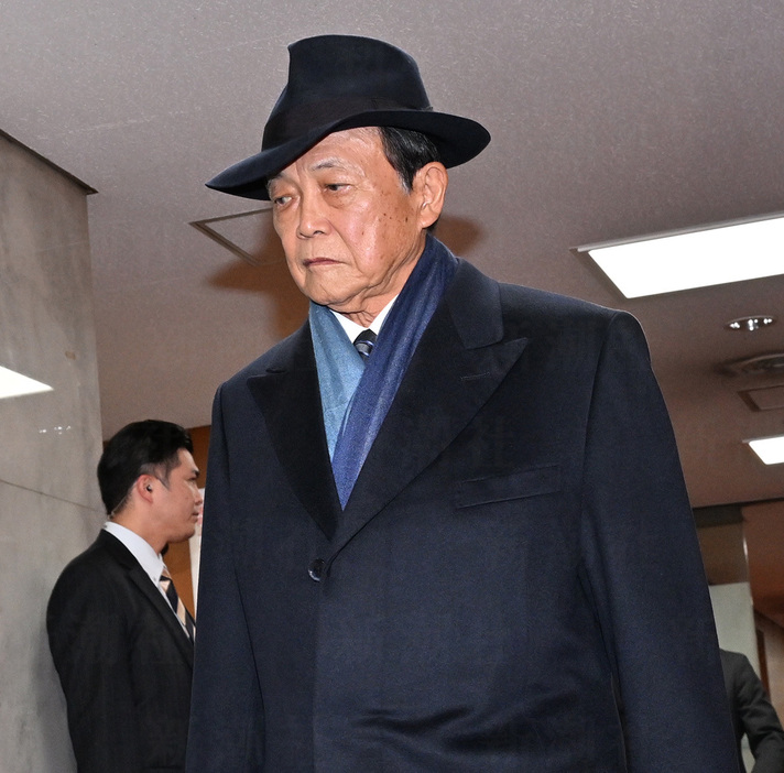 自民党の麻生太郎最高顧問