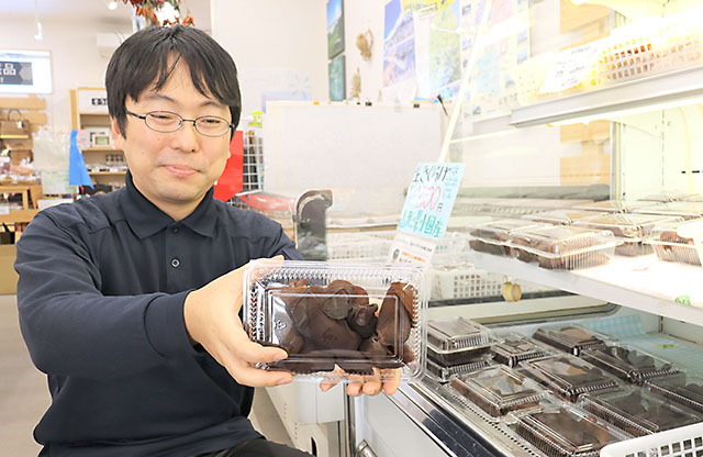 町内で栽培され、新鮮さや食感が人気の生キクラゲ＝小国町・白い森のくまさん