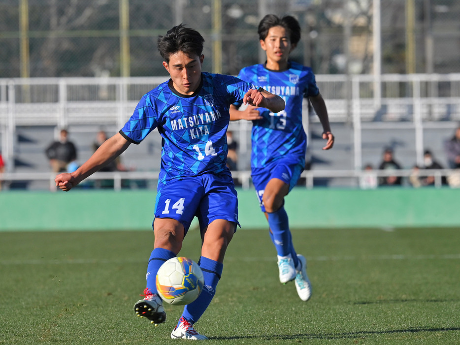 FW大西然(写真協力『高校サッカー年鑑』)(HIGH SCHOOL SOCCER YEARBOOK)