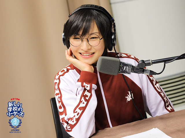 新しい学校のリーダーズSUZUKA「隣の謎の汗だくのおっさんと一緒