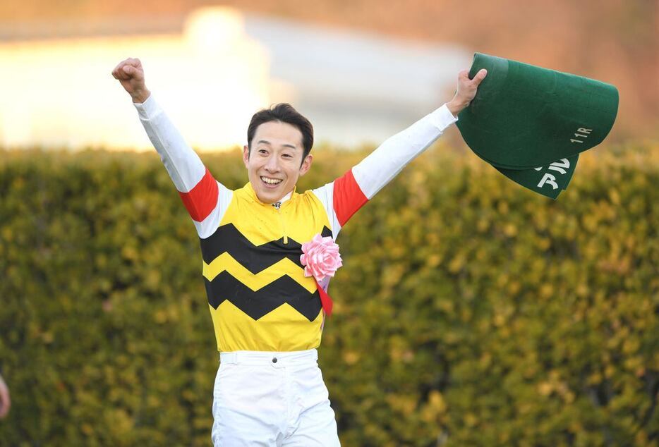 中山金杯をアルナシームで制した藤岡佑介騎手＝5日、中山競馬場（撮影・奈良武）