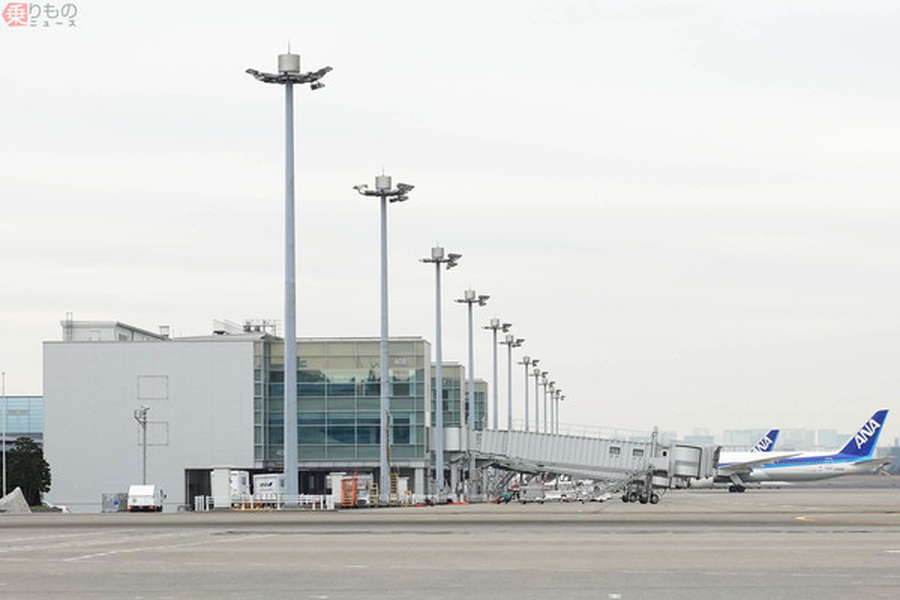 羽田空港第2ターミナルの「サテライト」（乗りものニュース編集部撮影）。