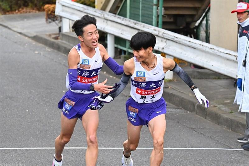 箱根駅伝で総合2位だった駒大（9区村上響から10区小山翔也へのタスキリレー）