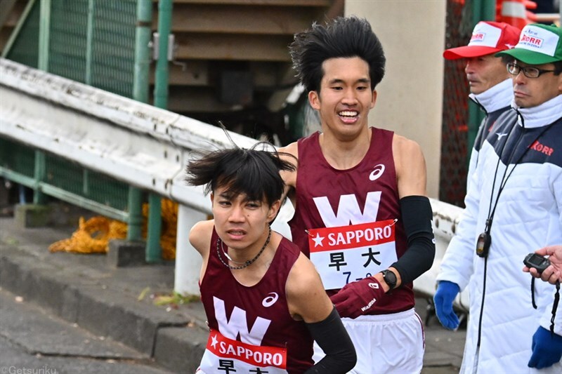 箱根駅伝で総合4位だった早大（9区・石塚陽士から10区・菅野雄太へのタスキリレー）