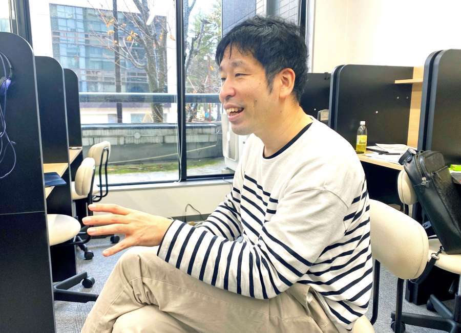 金沢市内に被災した生徒の学習拠点を開いた熊野謙さん＝２０２４年１２月、金沢市片町１丁目の能登國学習センター