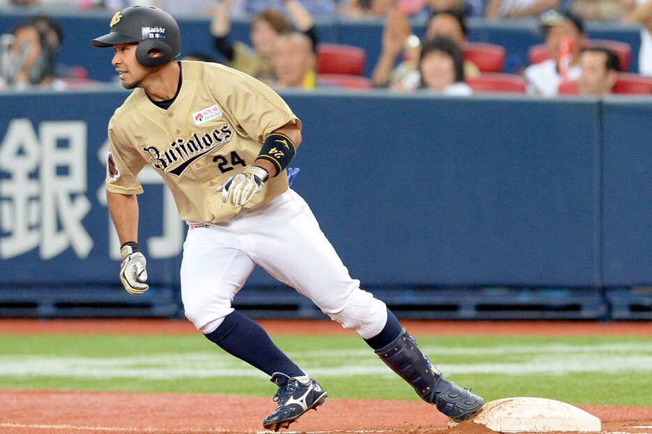 かつてオリックスでプロ野球選手だった宮崎氏は現在「保険営業マン」として奮闘を続けている