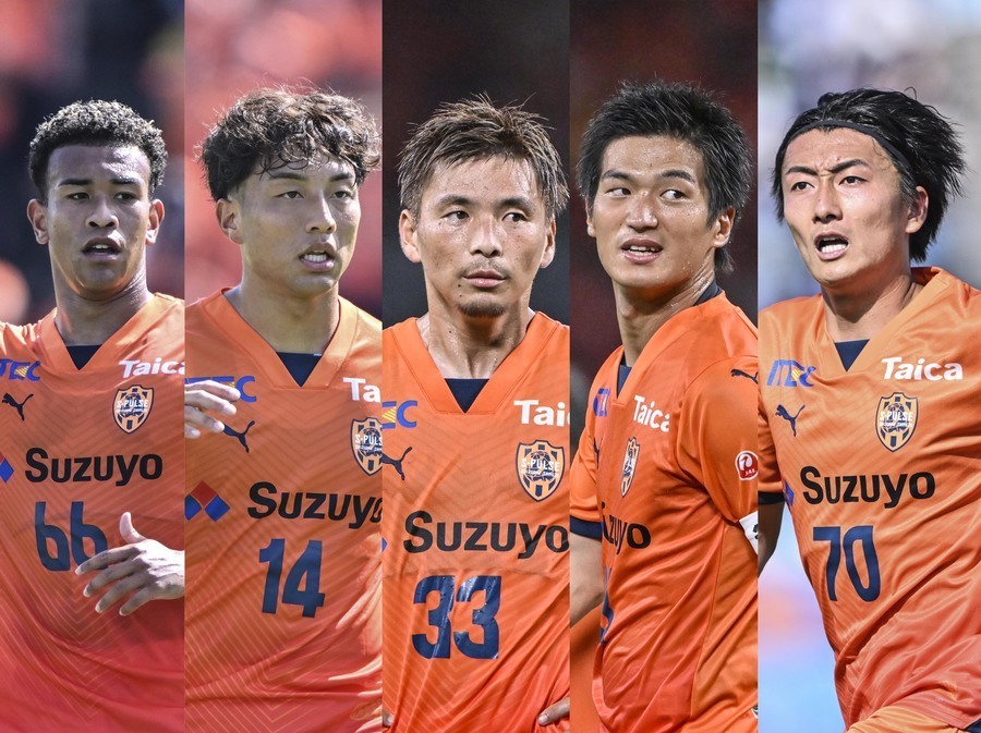 清水エスパルスの住吉ジェラニレショーン、山原怜音、乾貴士、北川航也、原輝綺　撮影：中地拓也