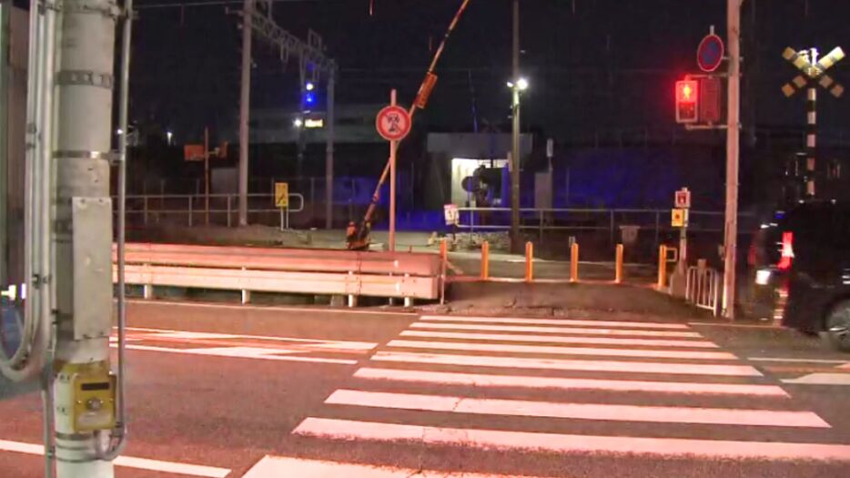 現場の踏切と横断歩道