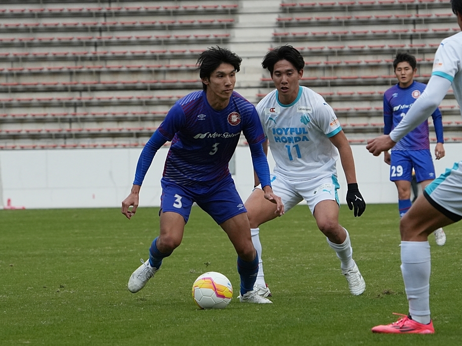 MF伊藤励雅(3年=興國高)(Tatsuya TAKEUCHI/GEKISAKA)